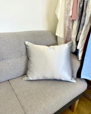 Jeden hedvábný povlak na polštář 60 x 50 cm na zakázku. 🛌✨